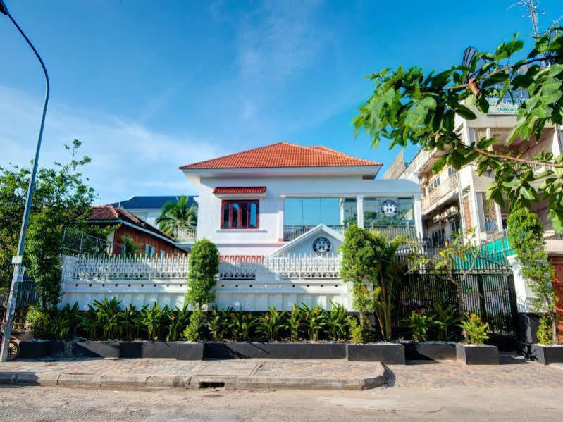 Lovely Jubbly Villa Phnom Penh Exterior photo